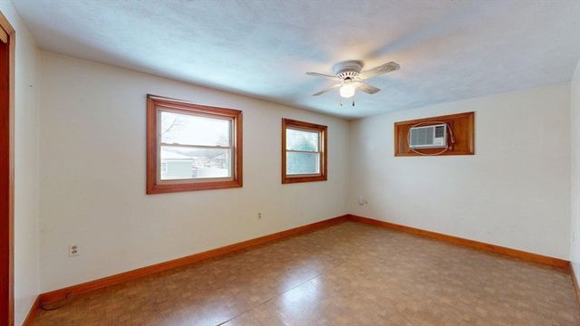 29 Lincoln St, Agawam, MA 01030