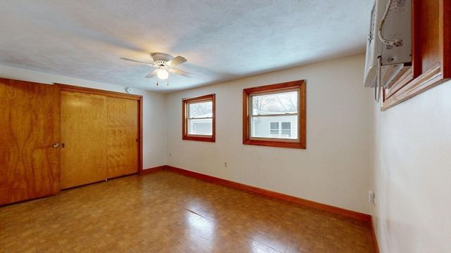 29 Lincoln St, Agawam, MA 01030