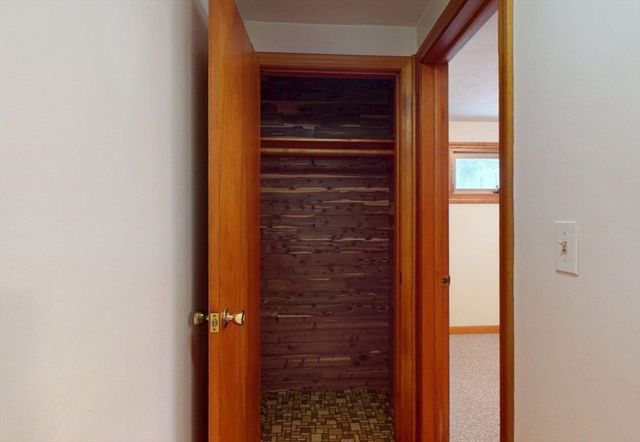 29 Lincoln St, Agawam, MA 01030