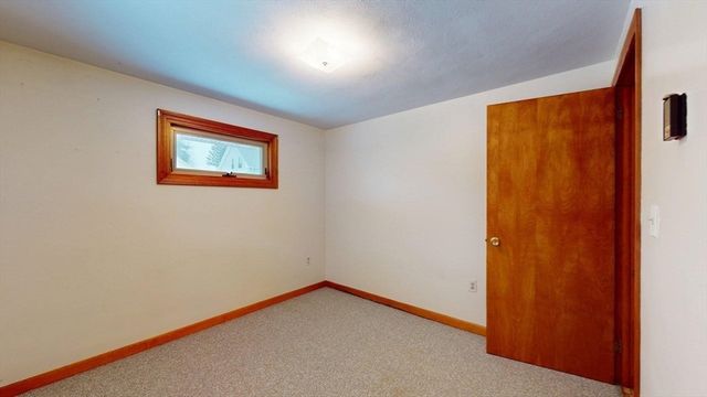 29 Lincoln St, Agawam, MA 01030