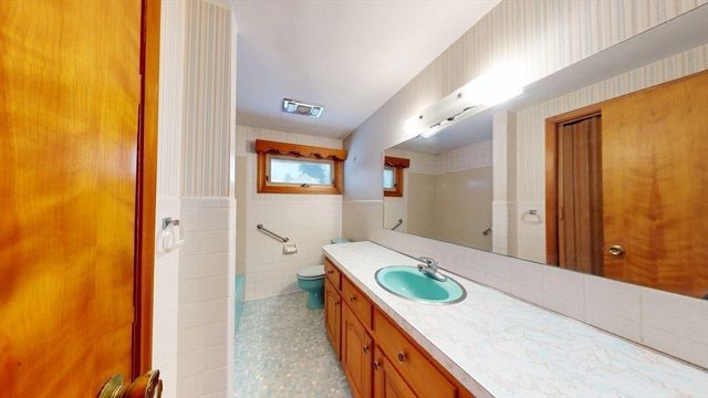 29 Lincoln St, Agawam, MA 01030