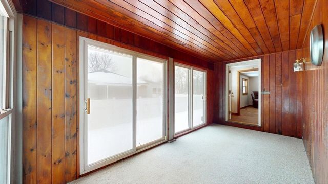 29 Lincoln St, Agawam, MA 01030