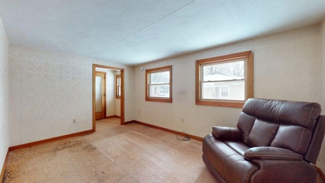 29 Lincoln St, Agawam, MA 01030