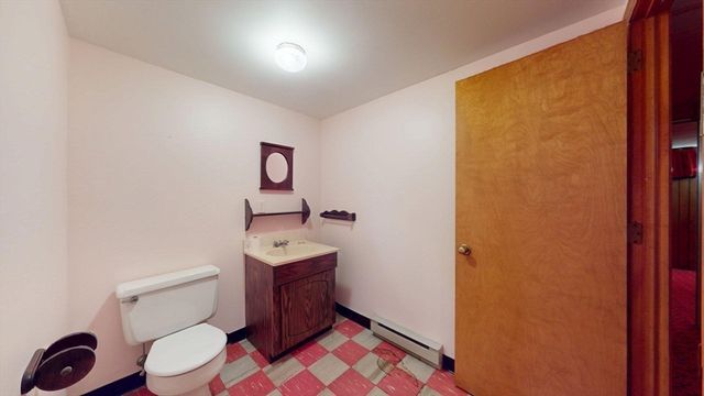 29 Lincoln St, Agawam, MA 01030