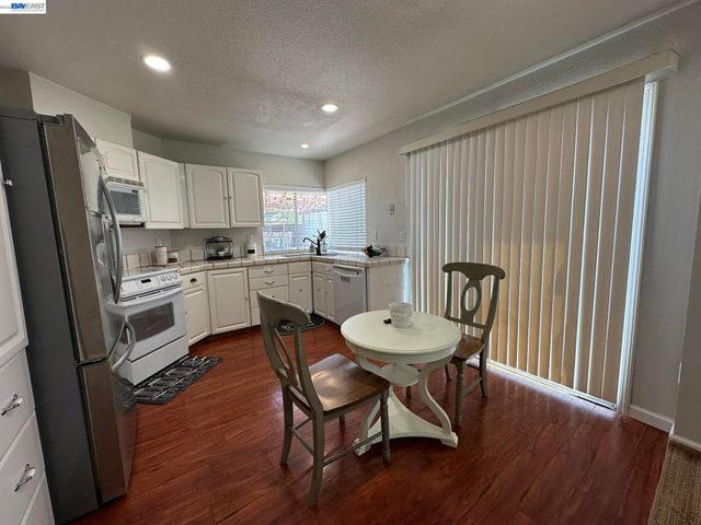 3225 ISLEWOOD CT, Antioch, CA 94531
