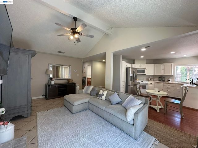 3225 ISLEWOOD CT, Antioch, CA 94531