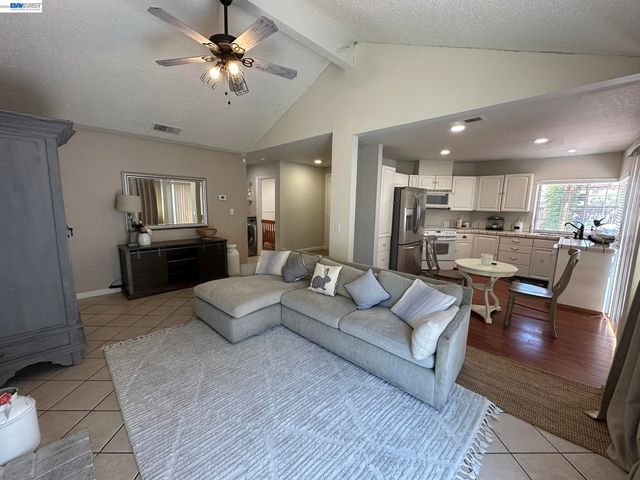3225 ISLEWOOD CT, Antioch, CA 94531