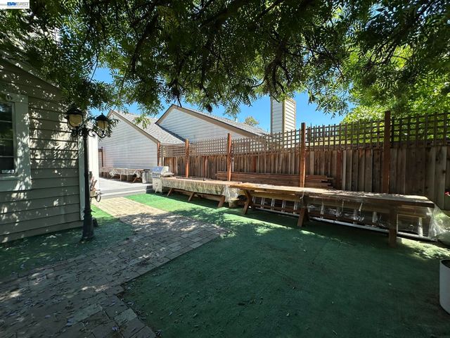 3225 ISLEWOOD CT, Antioch, CA 94531
