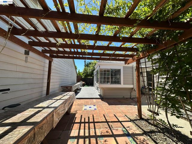 3225 ISLEWOOD CT, Antioch, CA 94531