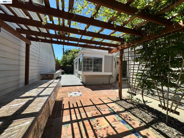 3225 ISLEWOOD CT, Antioch, CA 94531