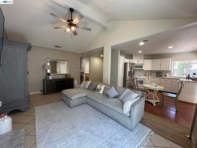 3225 ISLEWOOD CT, Antioch, CA 94531