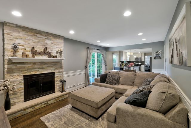 562 Revere Avenue, Westmont, IL 60559