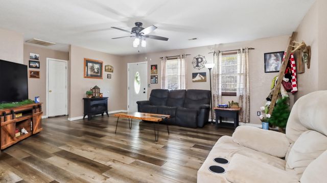 8305 County Road 5110, West Plains, MO 65775