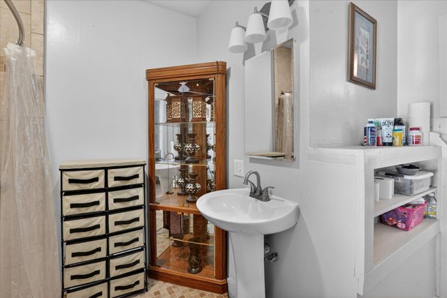 728 W Hanover Street, Marshall, MI 49068