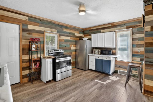 728 W Hanover Street, Marshall, MI 49068