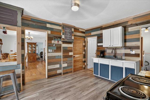 728 W Hanover Street, Marshall, MI 49068