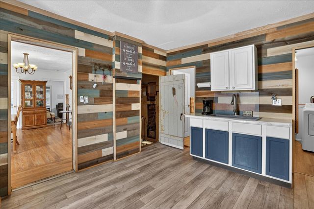 728 W Hanover Street, Marshall, MI 49068