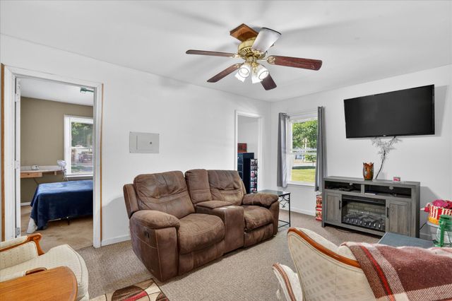 728 W Hanover Street, Marshall, MI 49068