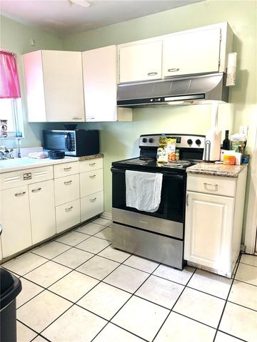 909 NE 14TH AVENUE, Ocala, FL 34470