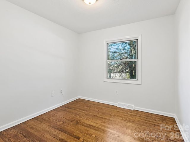 51 West Chapel Road, Asheville, NC 28803