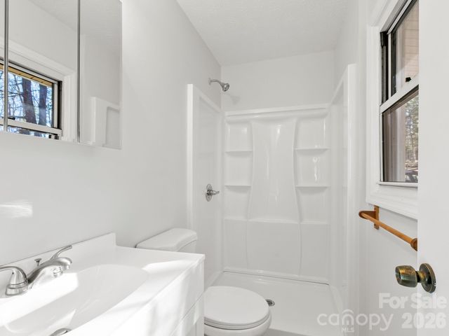 51 West Chapel Road, Asheville, NC 28803