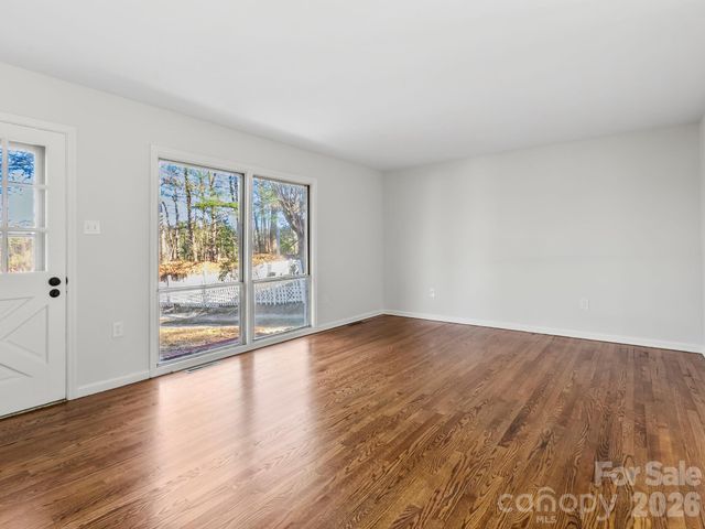 51 West Chapel Road, Asheville, NC 28803