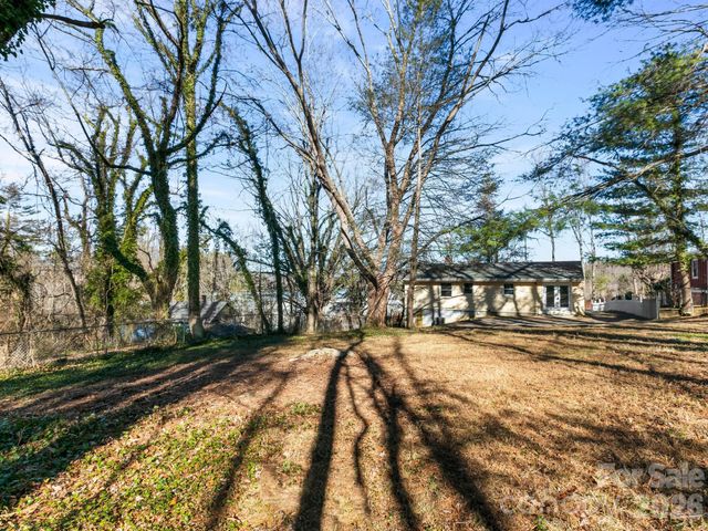 51 West Chapel Road, Asheville, NC 28803