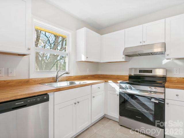 51 West Chapel Road, Asheville, NC 28803