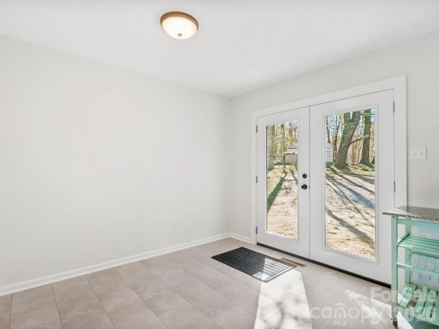 51 West Chapel Road, Asheville, NC 28803