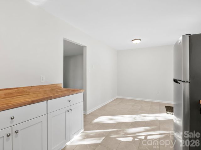 51 West Chapel Road, Asheville, NC 28803