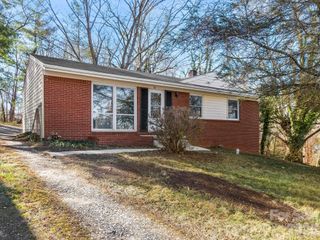 51 West Chapel Road, Asheville, NC 28803