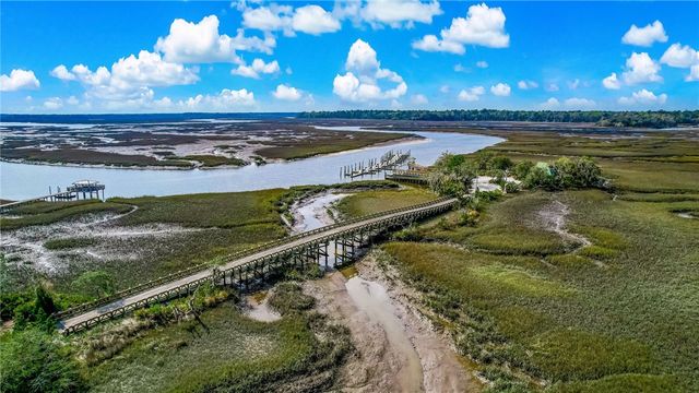 424 Misty Harbor Blvd, Woodbine, GA 31569