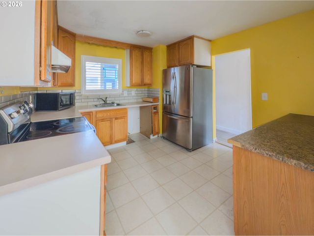 17610 Nw ROLLING HILL Ln, Beaverton, OR 97006