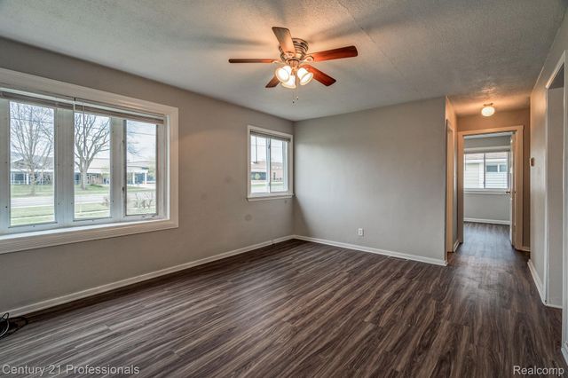 34038 CASEVILLE Court, Westland, MI 48186