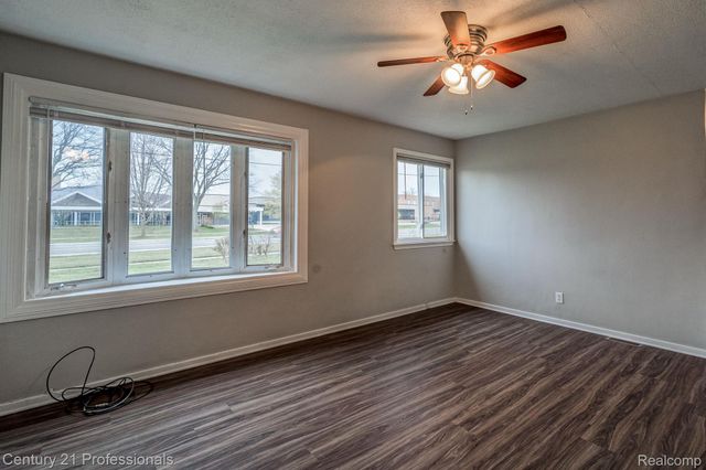 34038 CASEVILLE Court, Westland, MI 48186