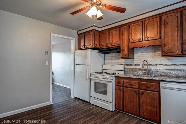 34038 CASEVILLE Court, Westland, MI 48186