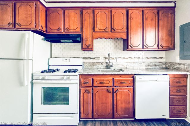 34038 CASEVILLE Court, Westland, MI 48186