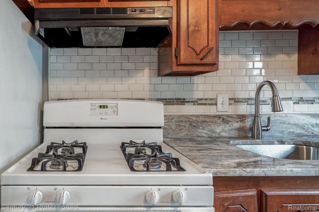 34038 CASEVILLE Court, Westland, MI 48186