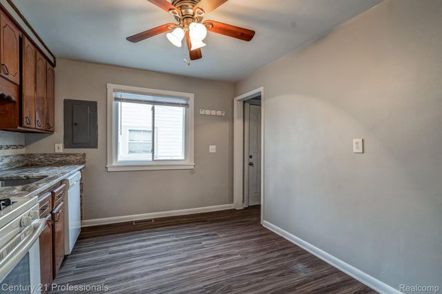 34038 CASEVILLE Court, Westland, MI 48186