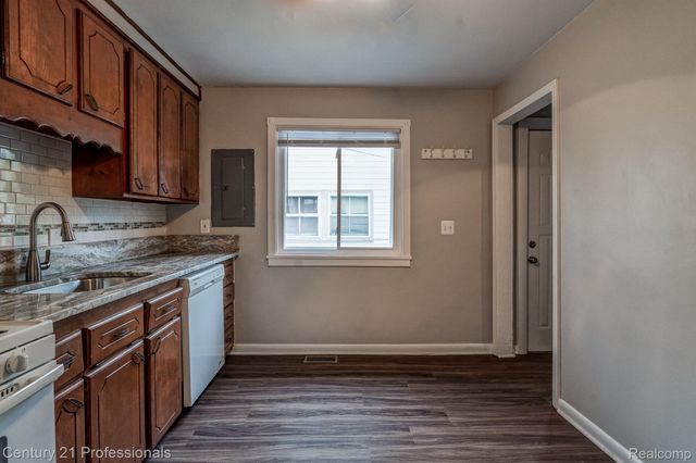 34038 CASEVILLE Court, Westland, MI 48186