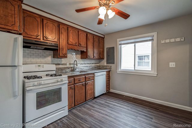 34038 CASEVILLE Court, Westland, MI 48186