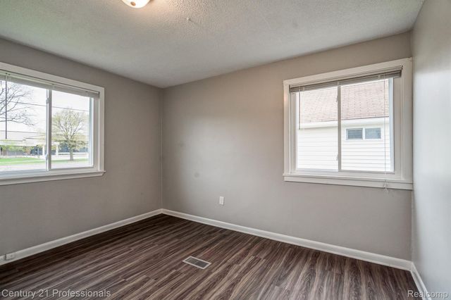 34038 CASEVILLE Court, Westland, MI 48186