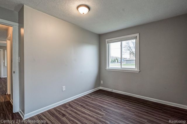 34038 CASEVILLE Court, Westland, MI 48186