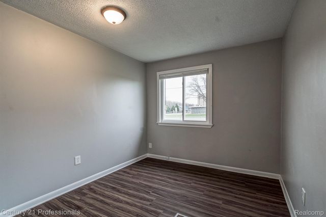 34038 CASEVILLE Court, Westland, MI 48186