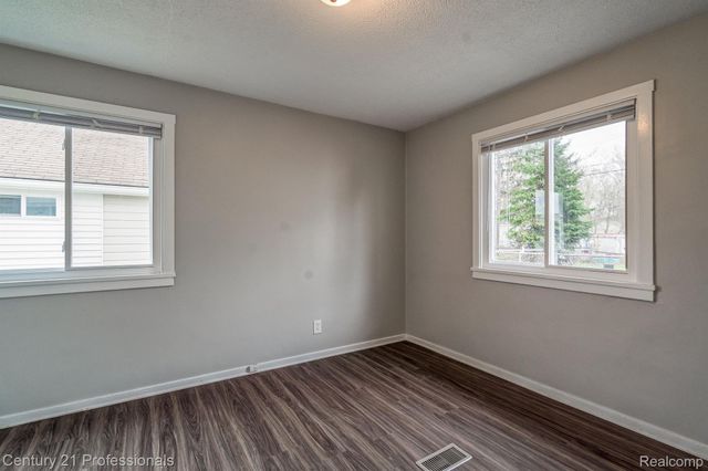 34038 CASEVILLE Court, Westland, MI 48186