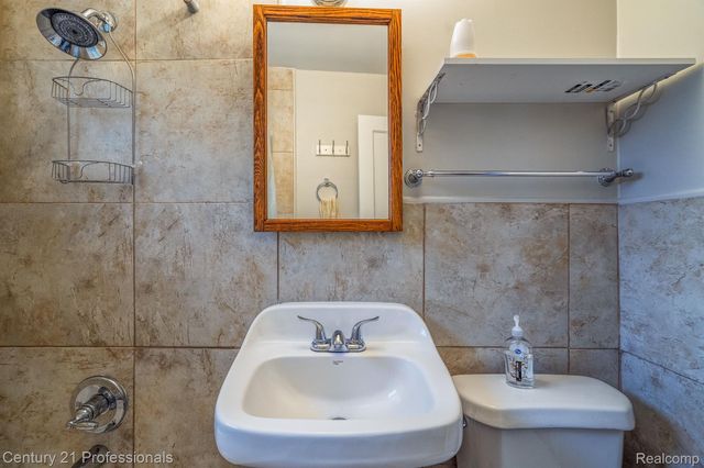 34038 CASEVILLE Court, Westland, MI 48186