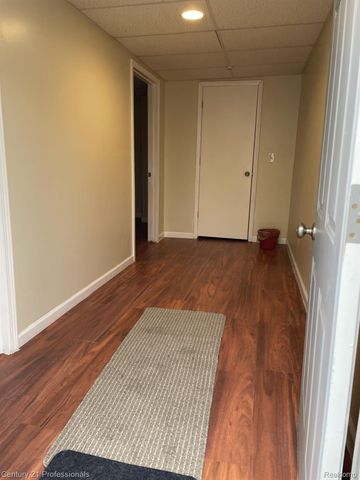 34038 CASEVILLE Court, Westland, MI 48186