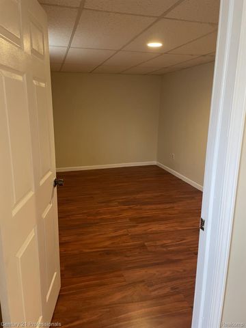 34038 CASEVILLE Court, Westland, MI 48186