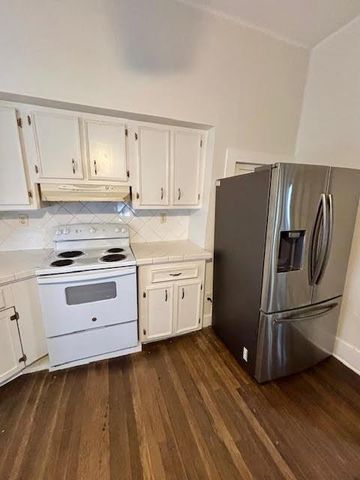 210 E Phillips Street, Conroe, TX 77301