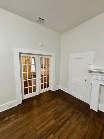 210 E Phillips Street, Conroe, TX 77301